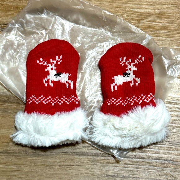 Janie and Jack Toddler Christmas mittens - Picture 1 of 3